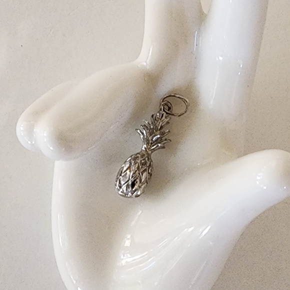 🍍 Silver Pineapple charm - Picture 2 of 4